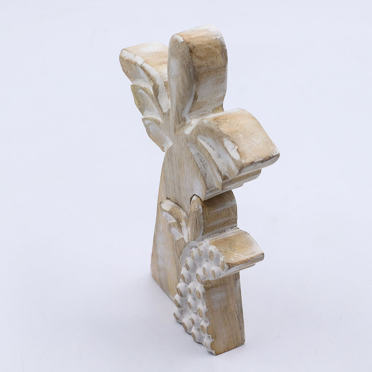 Engel aus Mangoholz - Weiß gewaschen - 15 cm