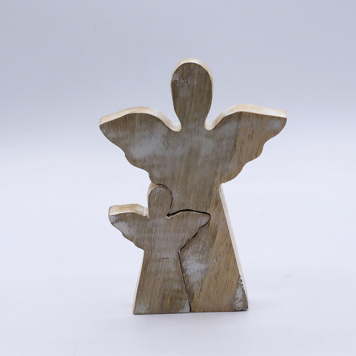 Engel aus Mangoholz - Weiß gewaschen - 15 cm