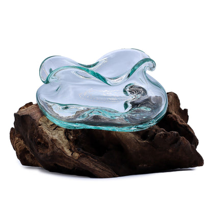 Gewellte Glasschale auf Holz, 18 cm