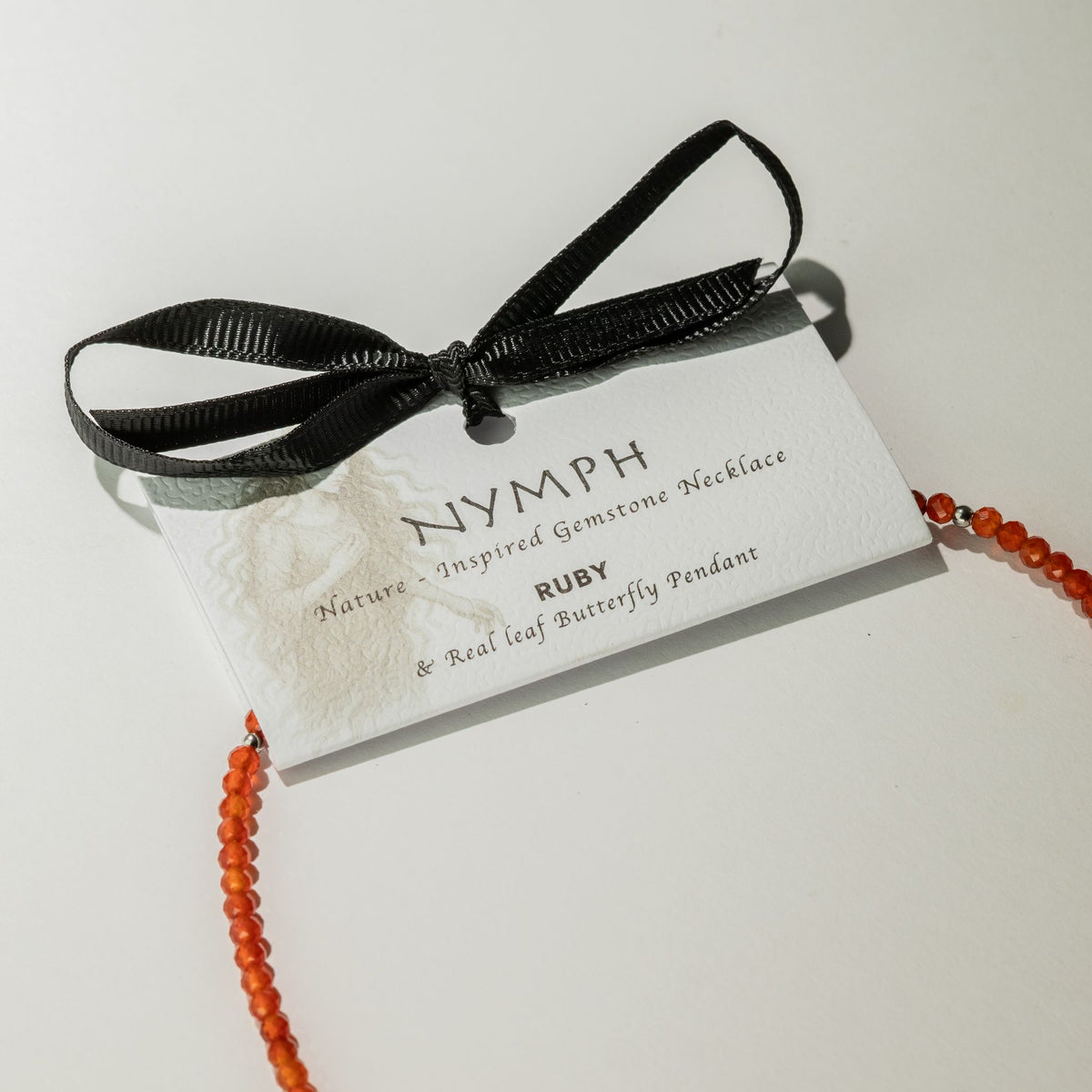 Mineralienkette Nymphe mit Schmetterling – Rubin