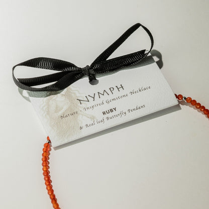 Mineralienkette Nymphe mit Schmetterling – Rubin