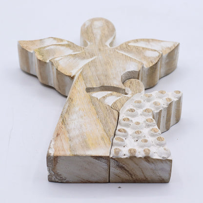 Engel aus Mangoholz - Weiß gewaschen - 15 cm