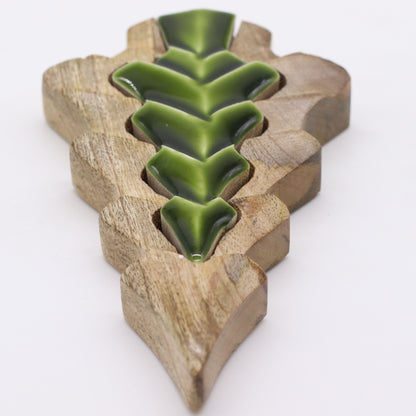Kleiner Baum im Baum – Holzdekoration 15 x 10 cm