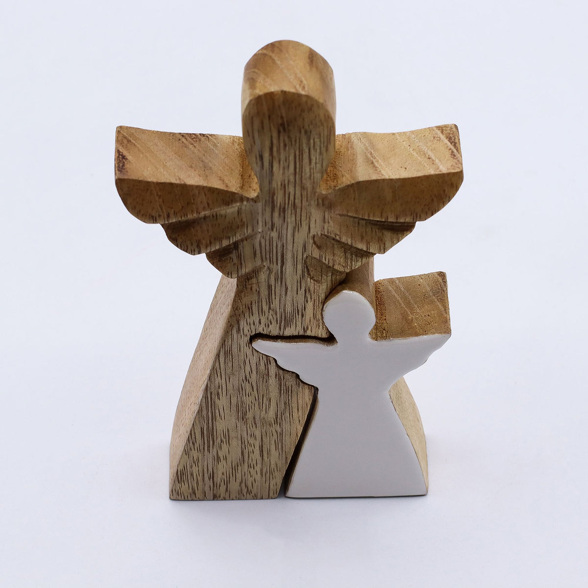 Engel aus Mangoholz in Weiß emailliert – 15 cm