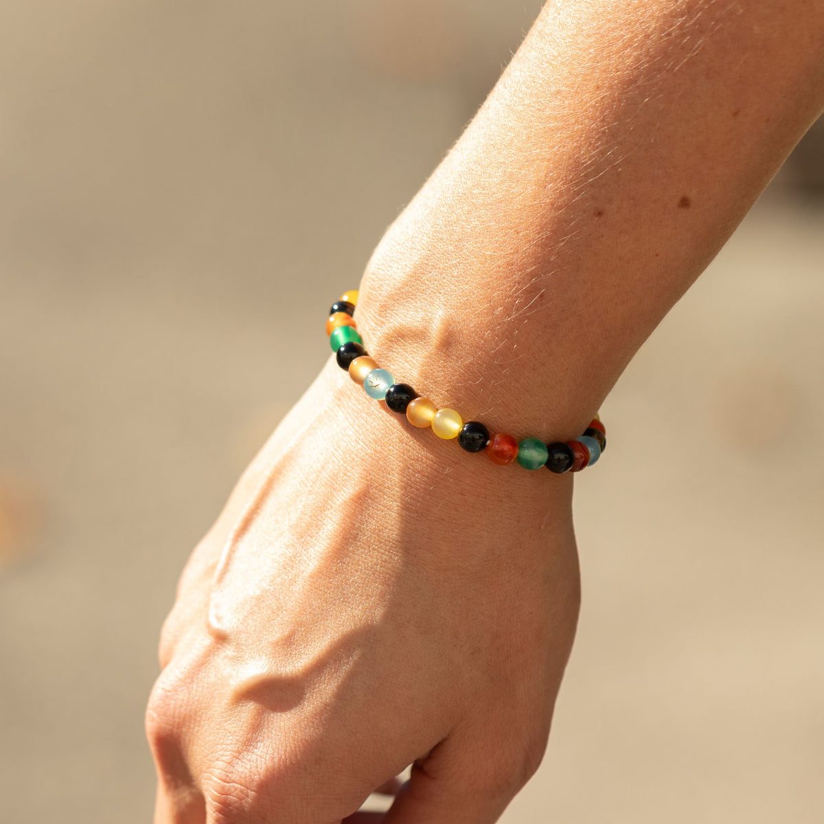Zartes Mineralarmband – Regenbogen-Jadeit