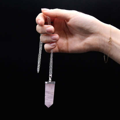 Flacher Bleistift-Anhänger – Rosenquarz