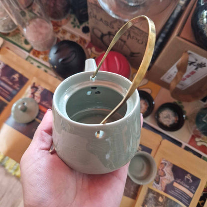 Teeservice – jadegrüne Teekanne und zwei Tassen