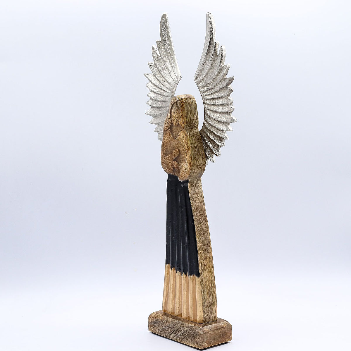 Großer Schutzengel aus Mangoholz mit Metallflügeln und Emaille-Verzierungen – 40 cm