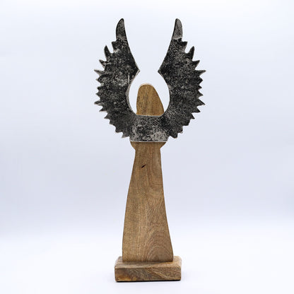 Großer Schutzengel aus Mangoholz mit Metallflügeln und Emaille-Verzierungen – 40 cm