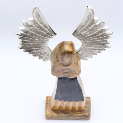 Großer Schutzengel aus Mangoholz mit Metallflügeln und Emaille-Verzierungen – 40 cm
