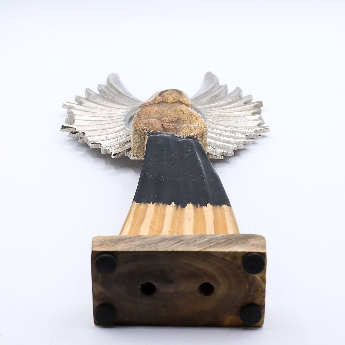 Großer Schutzengel aus Mangoholz mit Metallflügeln und Emaille-Verzierungen – 40 cm